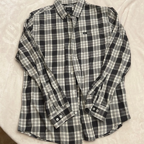 RVCA Other - RVCA slim fit button down shirt